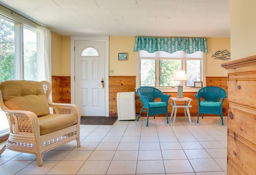 Coastal Cape Cod Charmer: Walk To Beach & Main St!