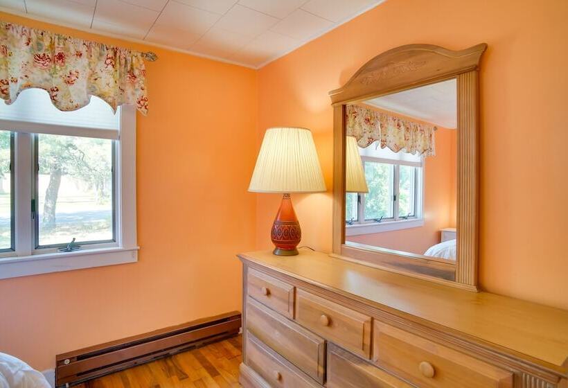 Coastal Cape Cod Charmer: Walk To Beach & Main St!