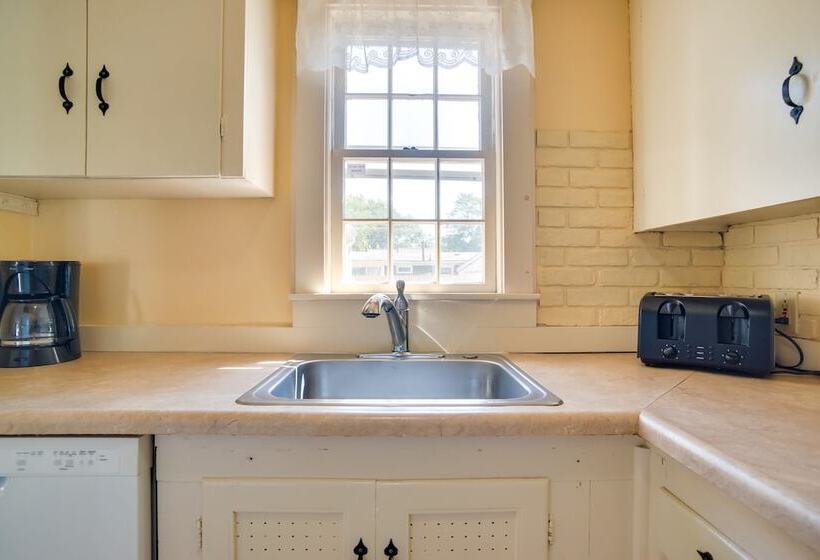 Coastal Cape Cod Charmer: Walk To Beach & Main St!