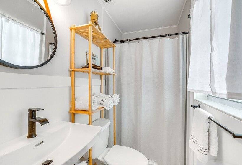 Crystal River Home: 2 Mi To Three Sisters Springs!