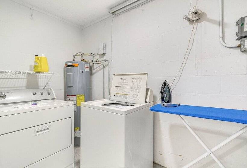 Crystal River Home: 2 Mi To Three Sisters Springs!