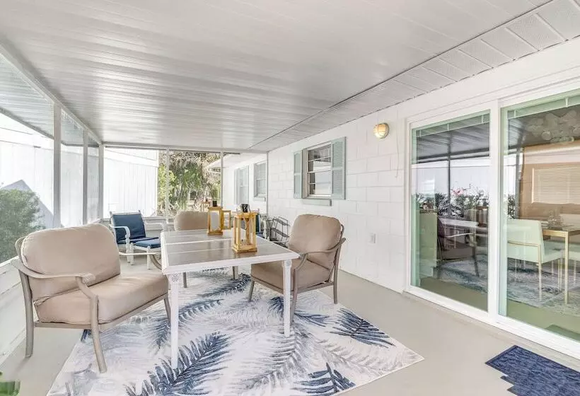 Crystal River Home: 2 Mi To Three Sisters Springs!