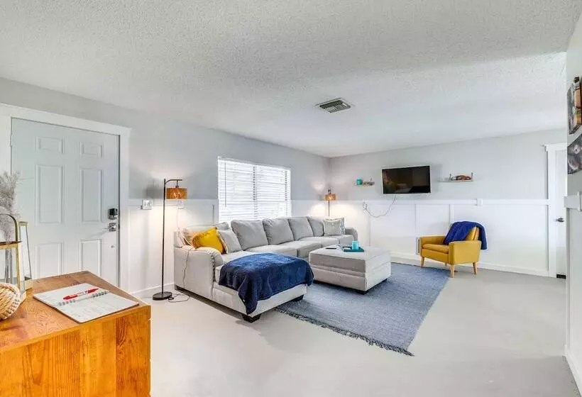 Crystal River Home: 2 Mi To Three Sisters Springs!