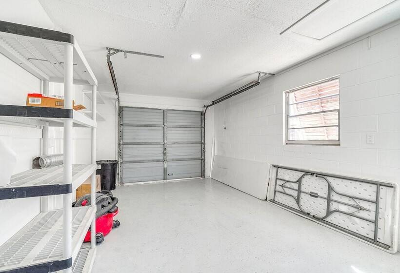 Crystal River Home: 2 Mi To Three Sisters Springs!