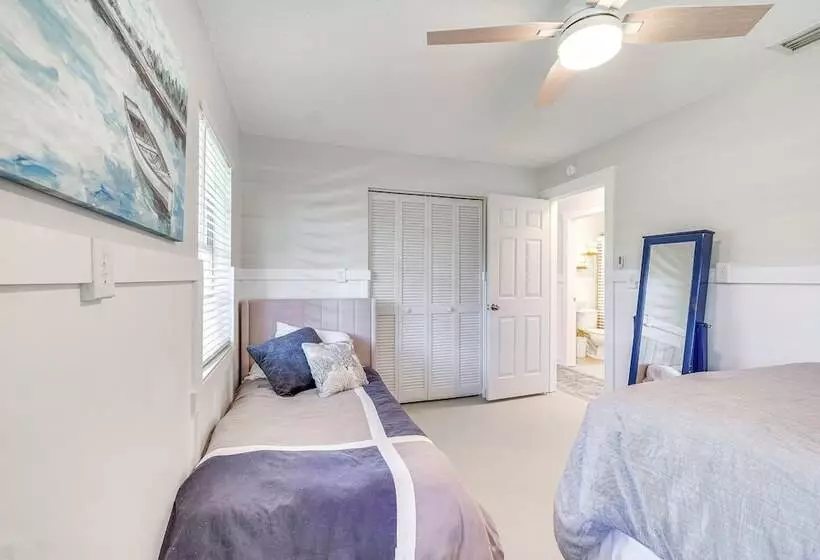 Crystal River Home: 2 Mi To Three Sisters Springs!