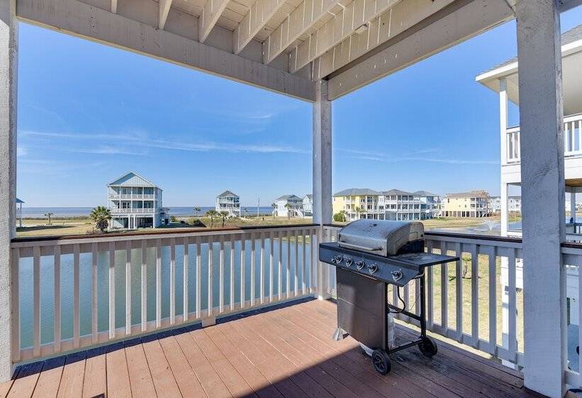 Galveston Home W/ Decks + Views, Walk To Beaches!