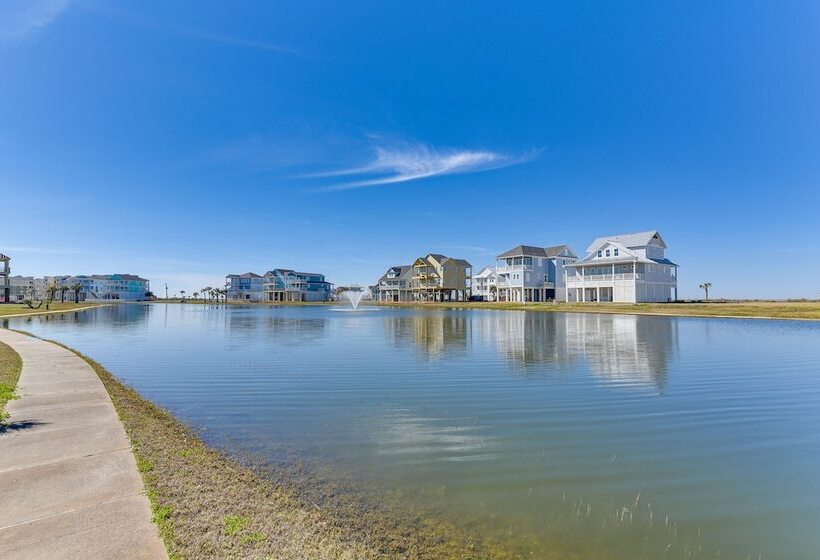 Galveston Home W/ Decks + Views, Walk To Beaches!