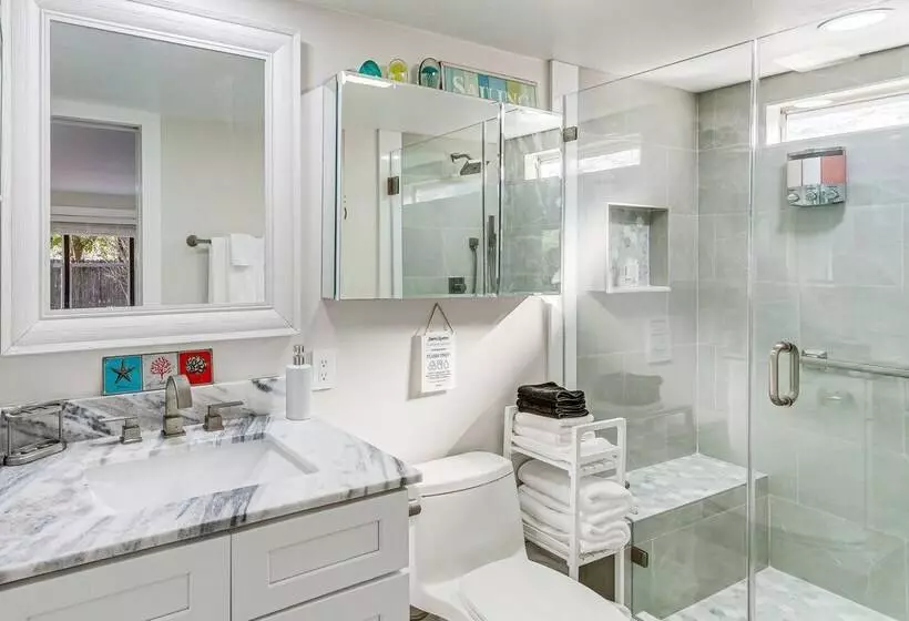 Gulf Breeze Home W/ Deck: Walk To Public Boat Ramp