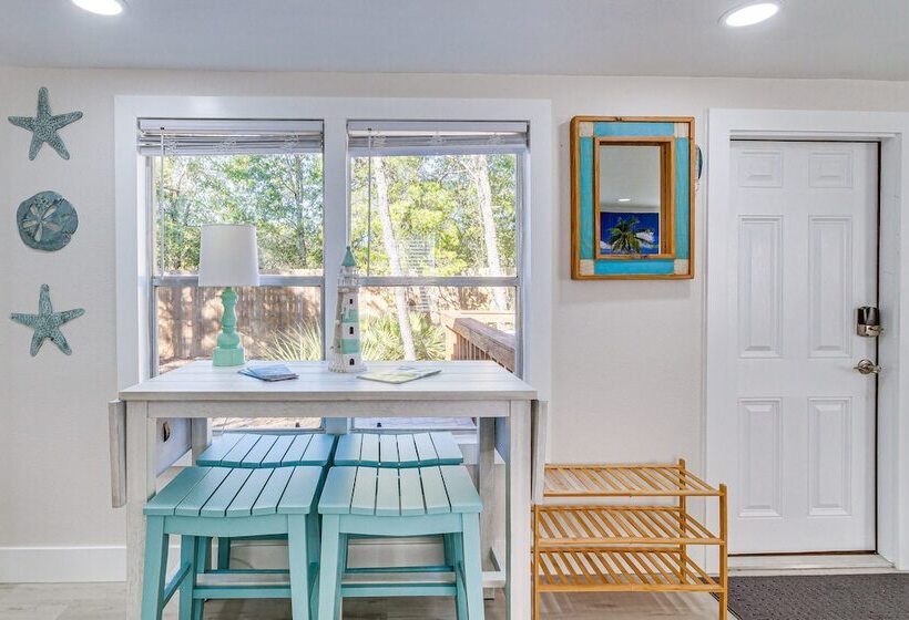 Gulf Breeze Home W/ Deck: Walk To Public Boat Ramp