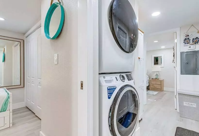 Gulf Breeze Home W/ Deck: Walk To Public Boat Ramp