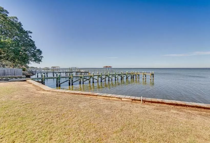 Gulf Breeze Home W/ Deck: Walk To Public Boat Ramp