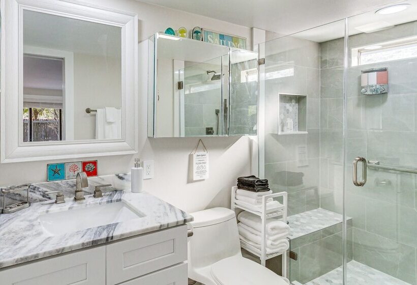 Gulf Breeze Home W/ Deck: Walk To Public Boat Ramp