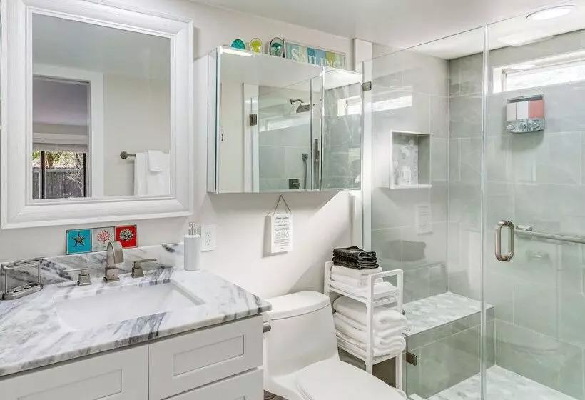 Gulf Breeze Home W/ Deck: Walk To Public Boat Ramp