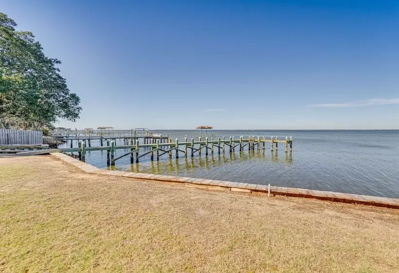 Gulf Breeze Home W/ Deck: Walk To Public Boat Ramp