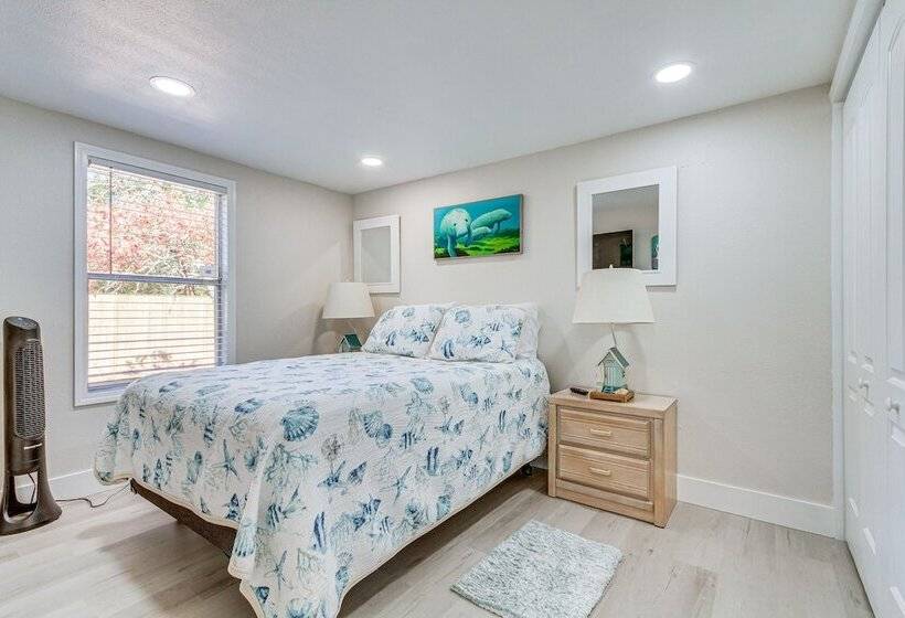 Gulf Breeze Home W/ Deck: Walk To Public Boat Ramp