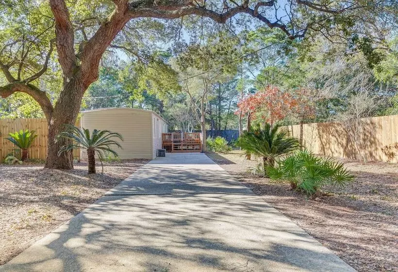 Gulf Breeze Home W/ Deck: Walk To Public Boat Ramp