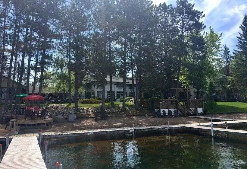 Hotelli Manhattan Beach Lodge