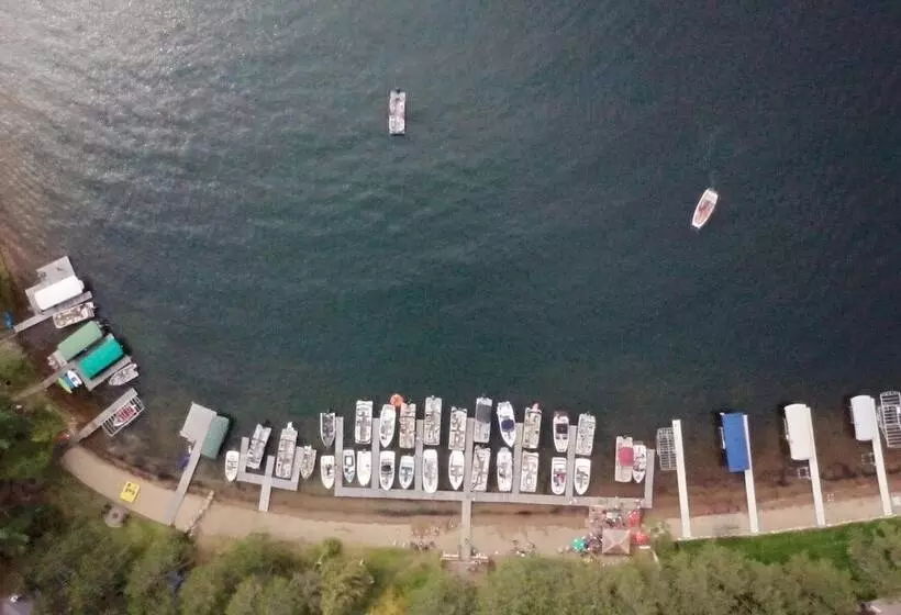 Hotelli Manhattan Beach Lodge