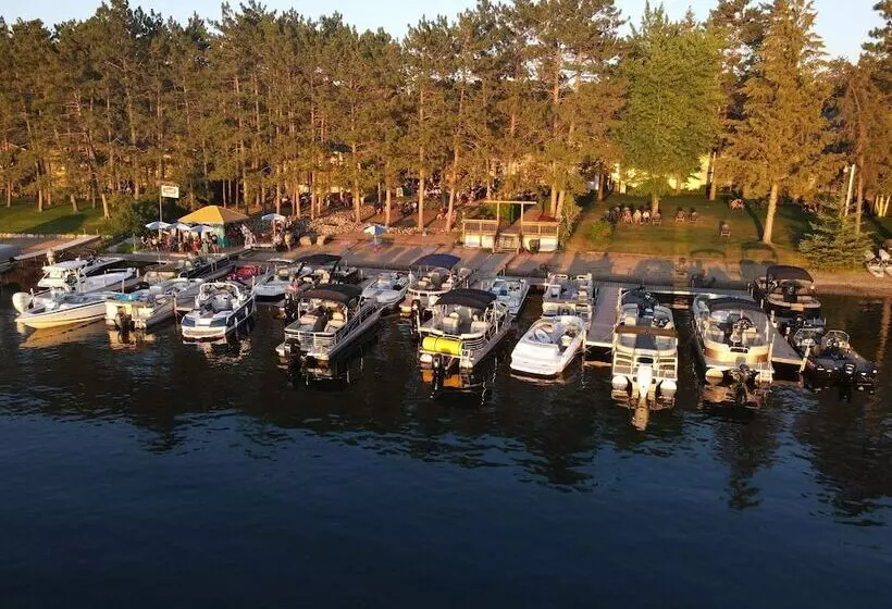 Hotelli Manhattan Beach Lodge