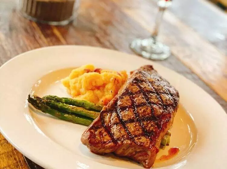 Hotelli Manhattan Beach Lodge