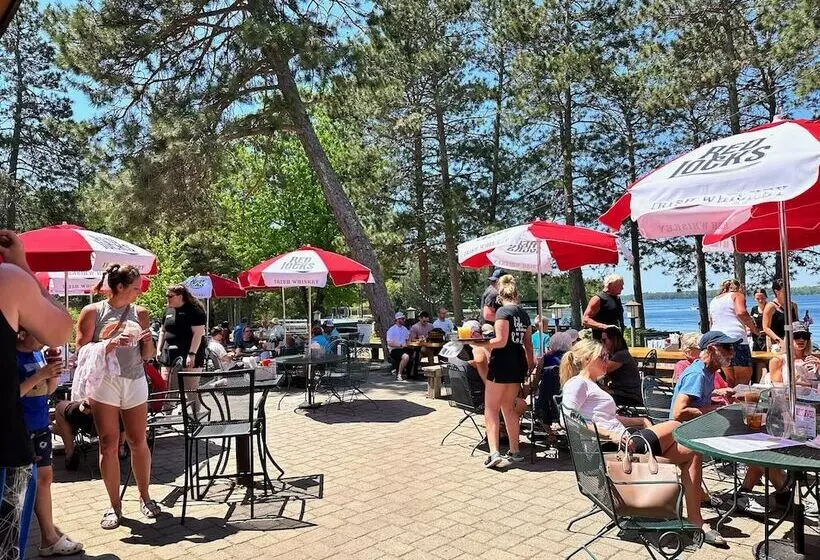 Hotelli Manhattan Beach Lodge