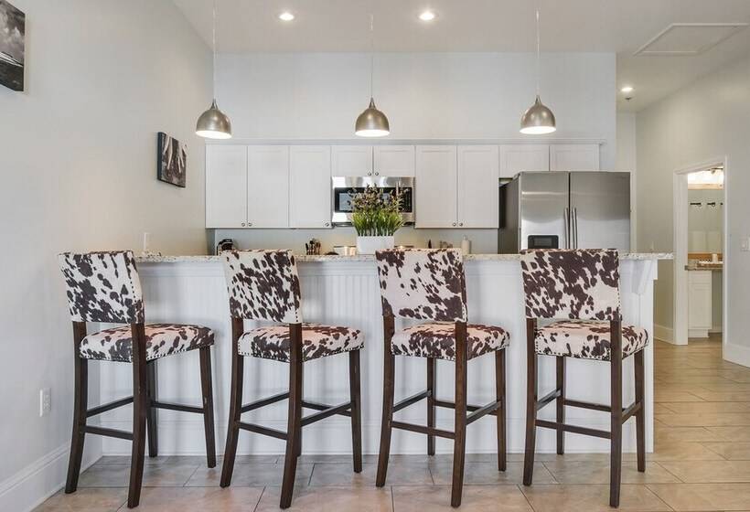 Отель Whiskey In Pascagoula