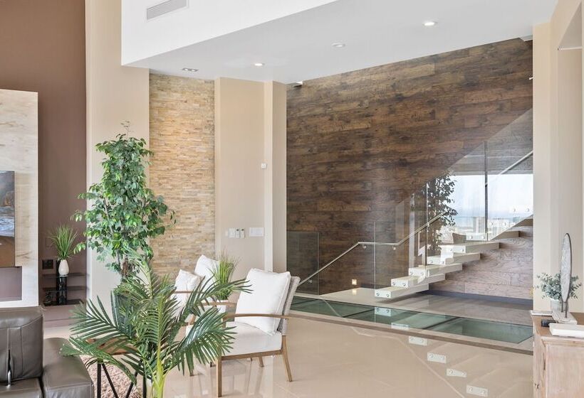 Kbm Resorts: Skyridge 5 Bed/4.5 Bath With Sweeping Ocean And Waikiki City Views