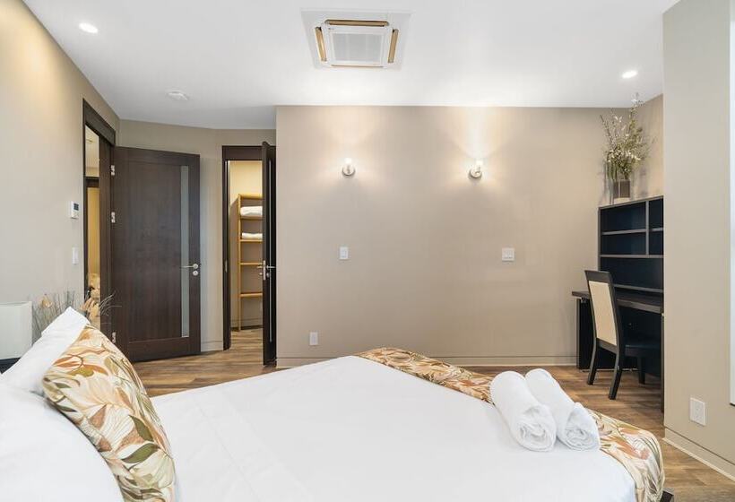 Kbm Resorts: Skyridge 5 Bed/4.5 Bath With Sweeping Ocean And Waikiki City Views