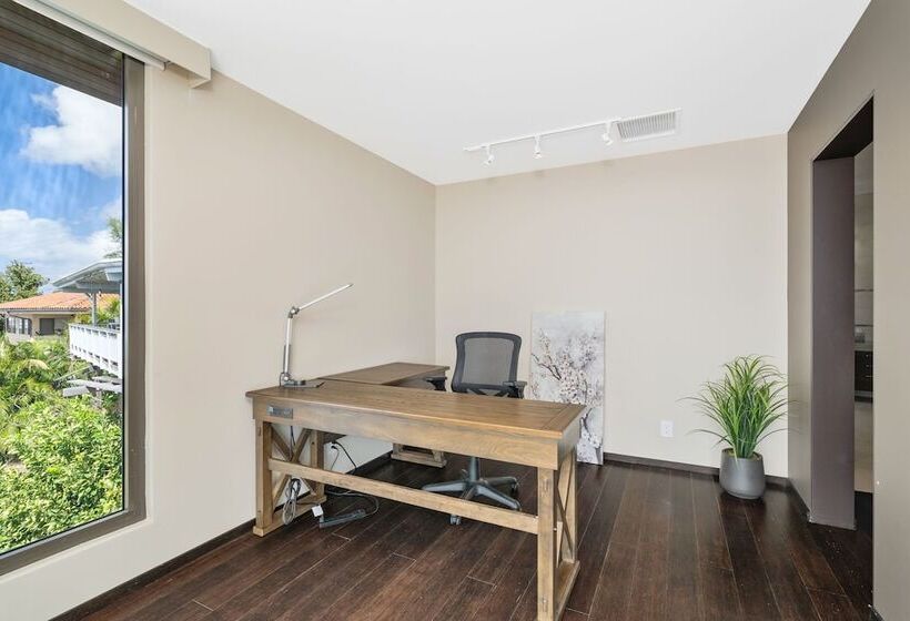 Kbm Resorts: Skyridge 5 Bed/4.5 Bath With Sweeping Ocean And Waikiki City Views