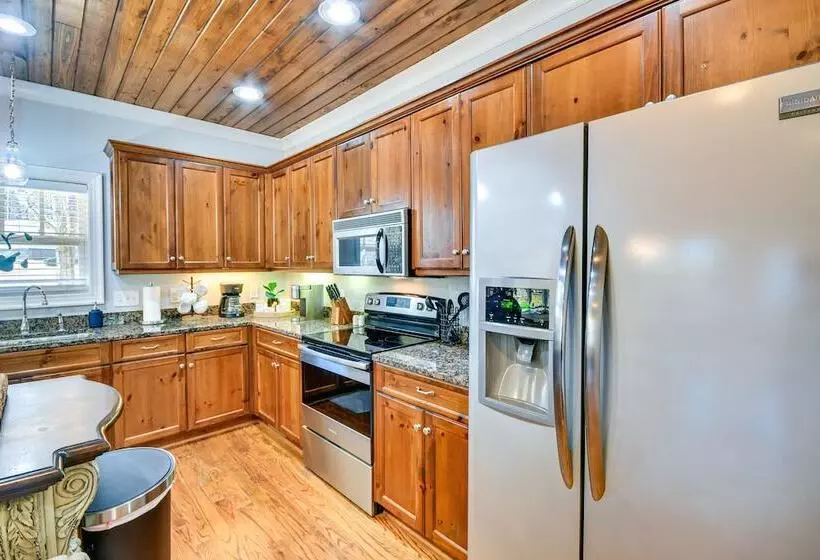 Lakefront Jacksons Gap Retreat W/ Grill & Dock!