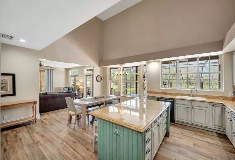 Naples Oasis W/ Pool, Playground, Office & Peloton
