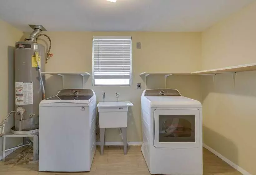 5 Mi To City Park: New Orleans Area Home