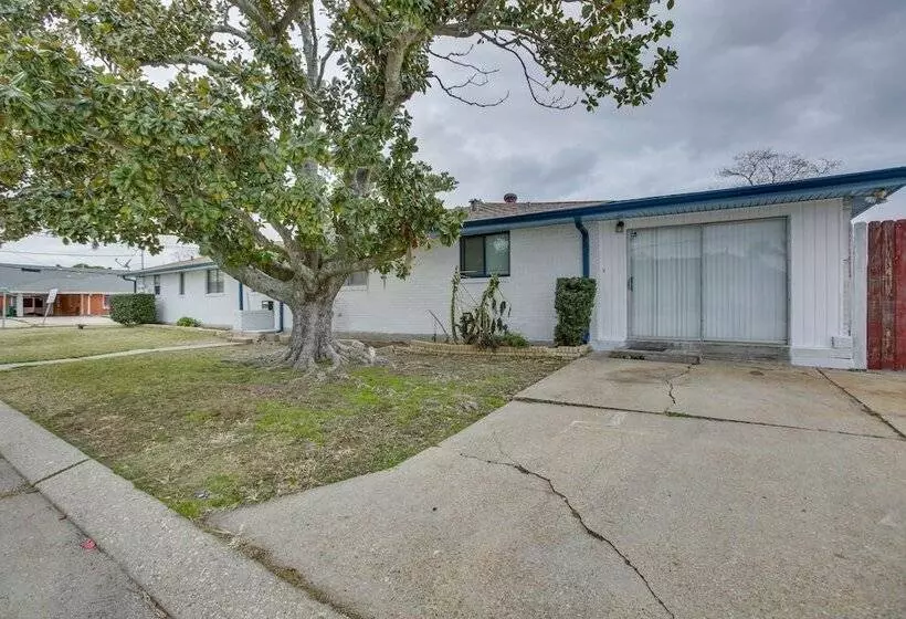 5 Mi To City Park: New Orleans Area Home