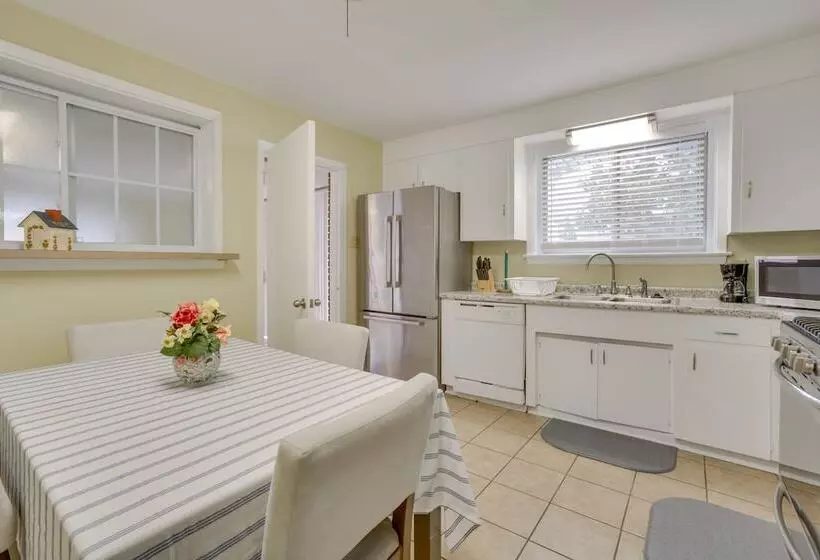 5 Mi To City Park: New Orleans Area Home