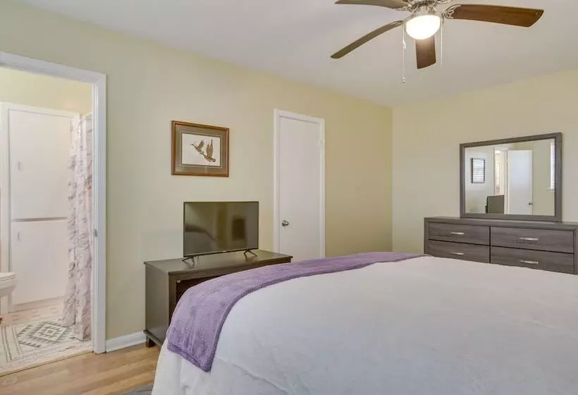 5 Mi To City Park: New Orleans Area Home