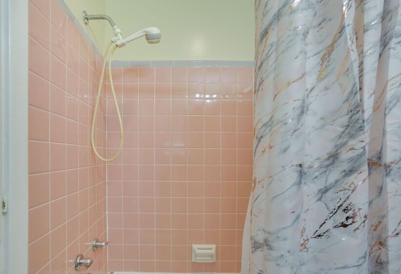 5 Mi To City Park: New Orleans Area Home