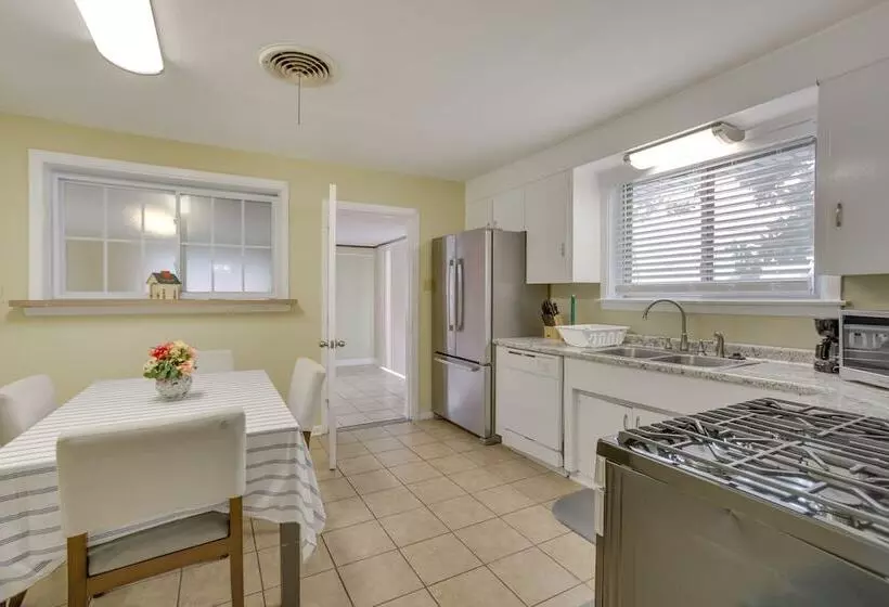 5 Mi To City Park: New Orleans Area Home