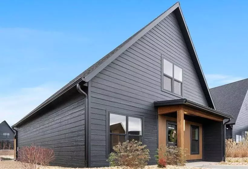 Rocky Shores Retreat   Indoor Pool Open