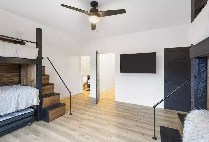 Rocky Shores Retreat   Indoor Pool Open