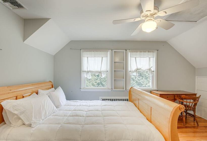 Spacious Mount Kisco Home < 1 Mi To Downtown!