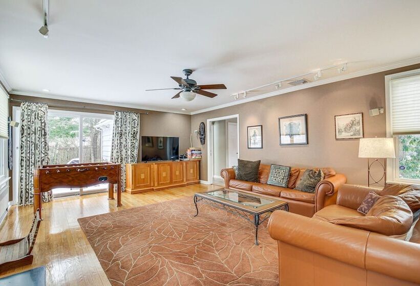 Spacious Mount Kisco Home < 1 Mi To Downtown!