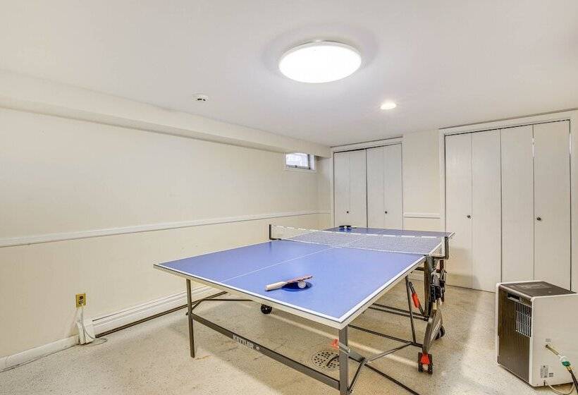 Spacious Mount Kisco Home < 1 Mi To Downtown!