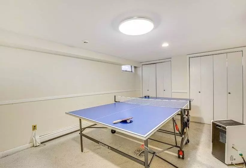 Spacious Mount Kisco Home < 1 Mi To Downtown!