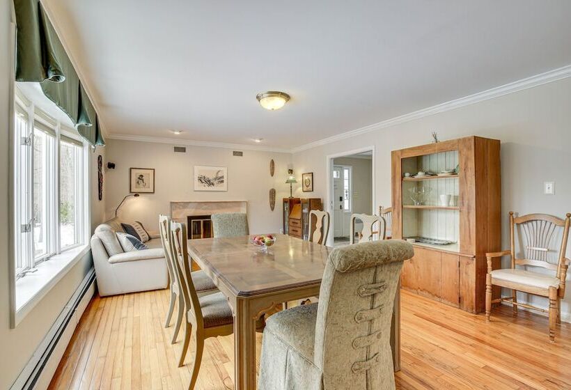 Spacious Mount Kisco Home < 1 Mi To Downtown!