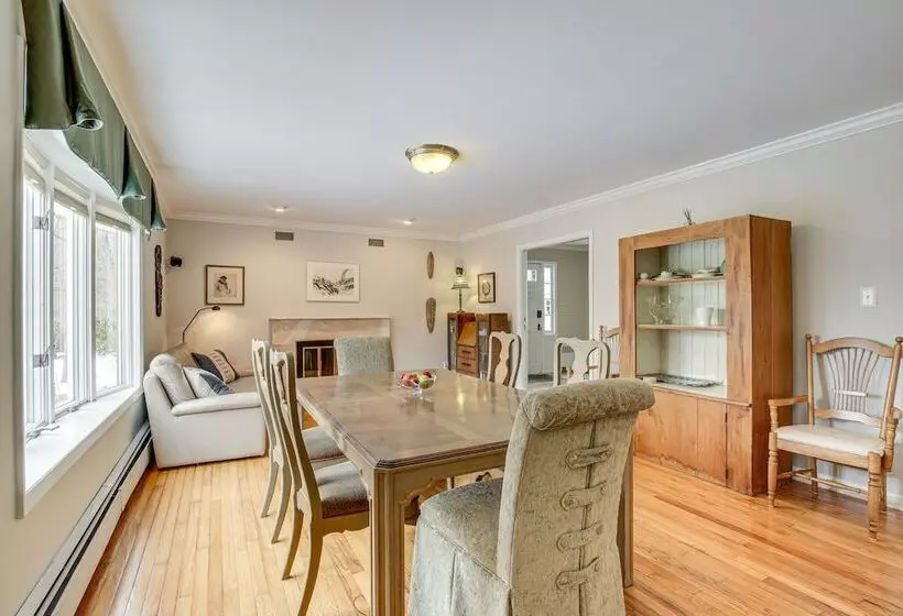 Spacious Mount Kisco Home < 1 Mi To Downtown!