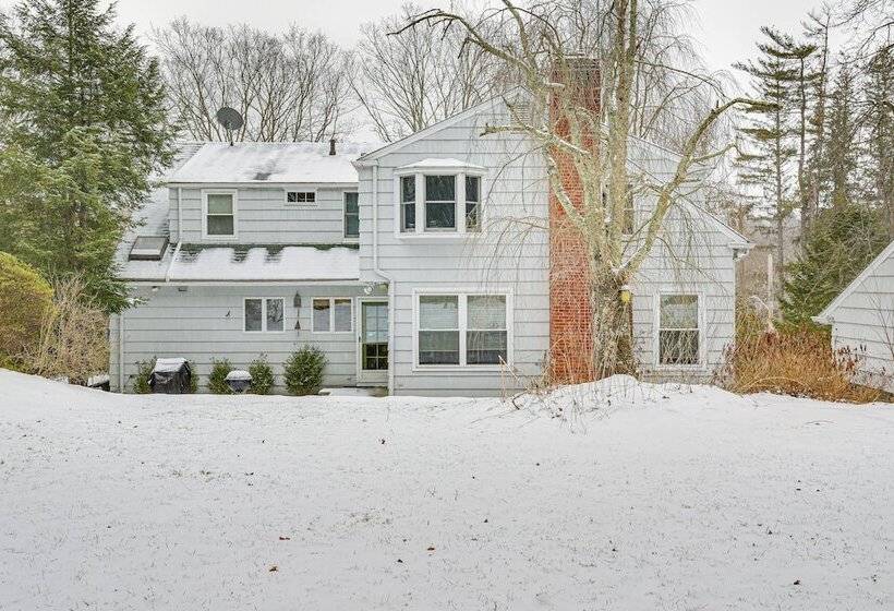 Spacious Mount Kisco Home < 1 Mi To Downtown!