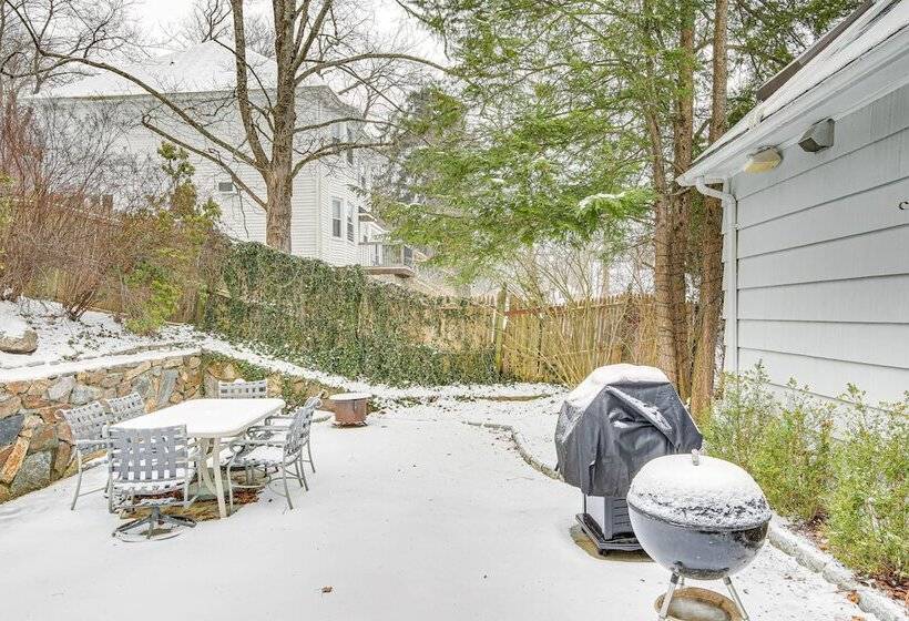 Spacious Mount Kisco Home < 1 Mi To Downtown!