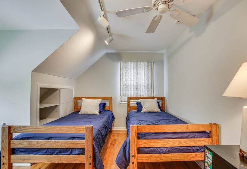 Spacious Mount Kisco Home < 1 Mi To Downtown!