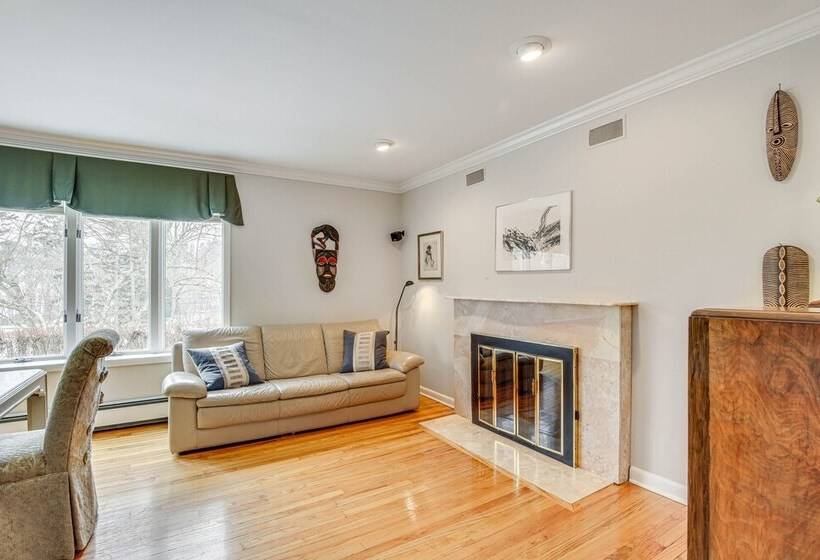 Spacious Mount Kisco Home < 1 Mi To Downtown!