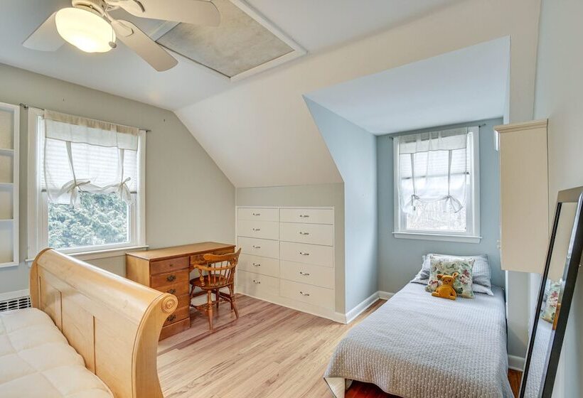 Spacious Mount Kisco Home < 1 Mi To Downtown!